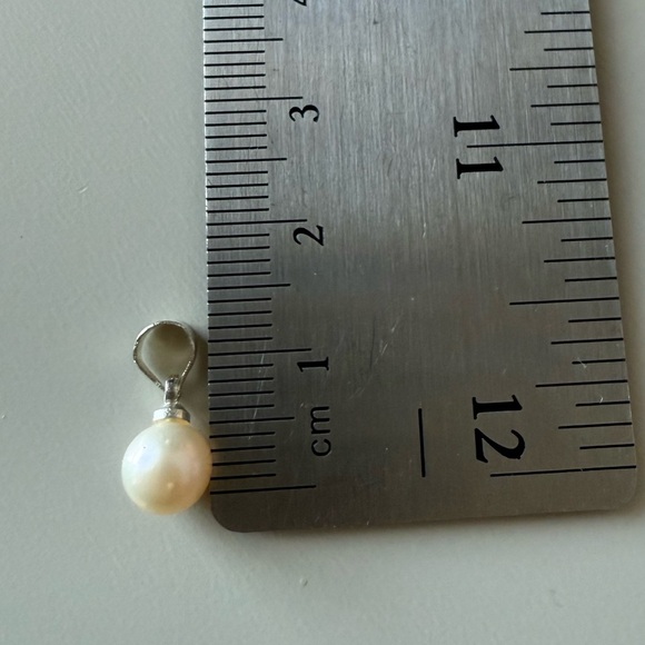 Pearl dangle pendant - Picture 4 of 9